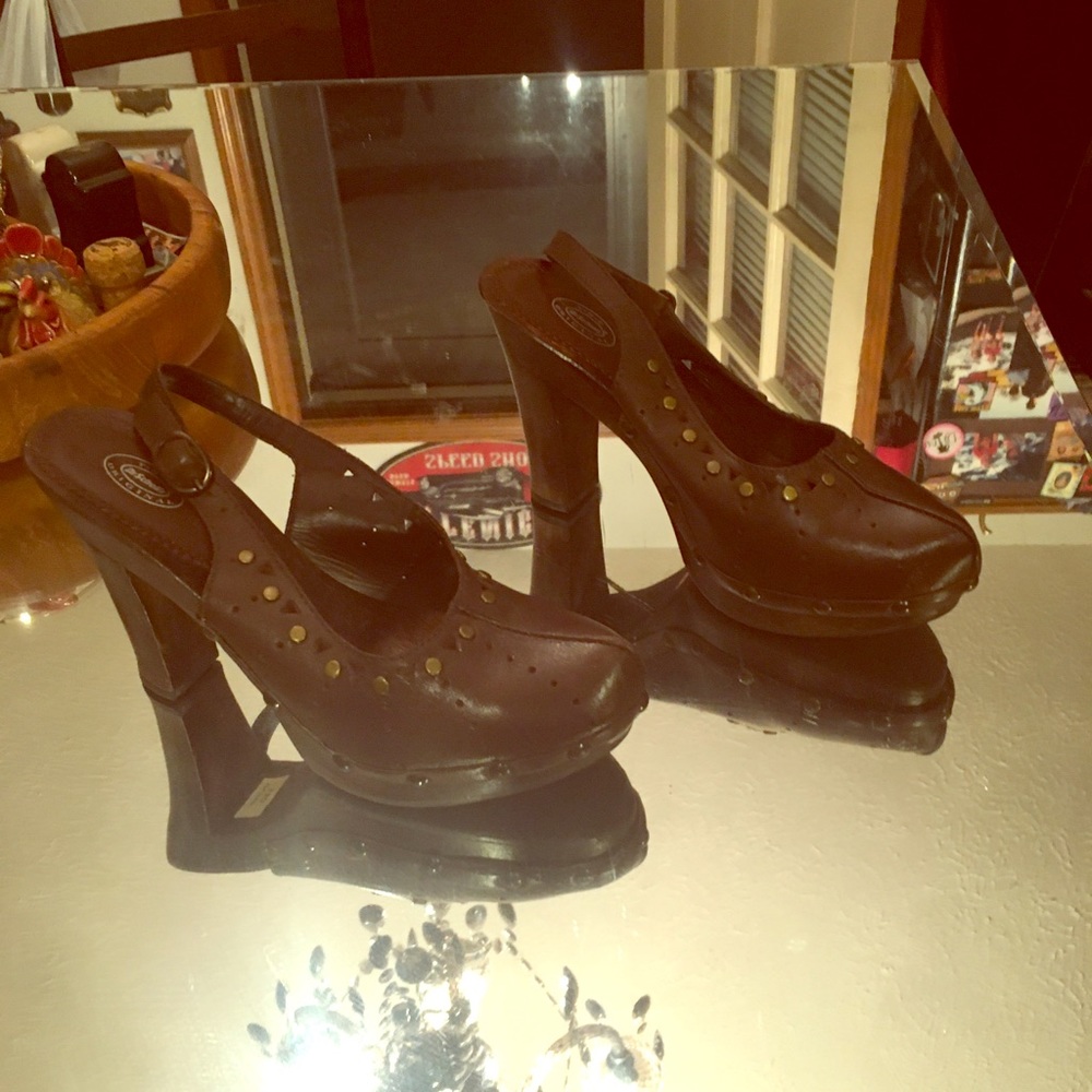 Great condition Dr. Scholls wooden heel split up
